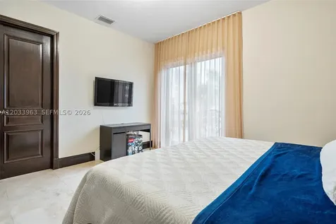18825 N Bay Road Sunny Isles Beach FL 33160