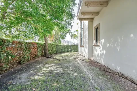 18825 N Bay Road Sunny Isles Beach FL 33160