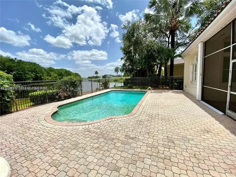 2694 Oakmont Weston FL 33332