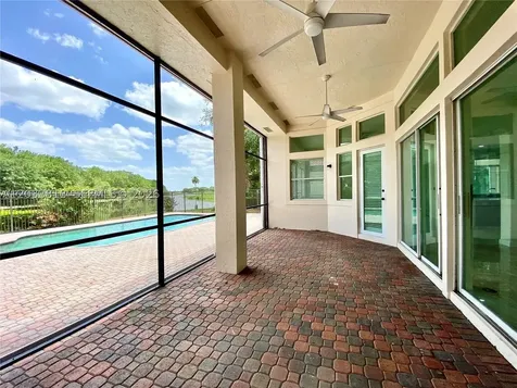 2694 Oakmont Weston FL 33332