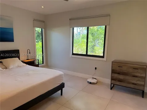 360 NW 40th Street Miami FL 33127