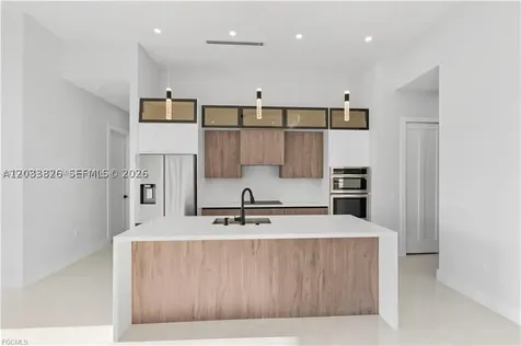 628 Chiquita Boulevard N Cape Coral FL 33993