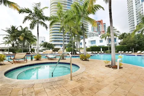 100 S Pointe Drive Miami Beach FL 33139