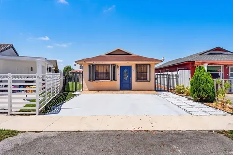 983 W 42nd Place Hialeah FL 33012