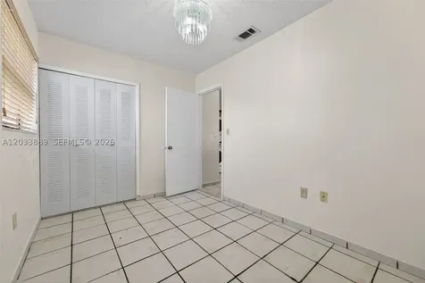 983 W 42nd Place Hialeah FL 33012