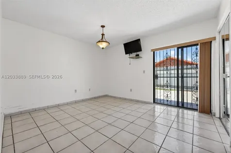 983 W 42nd Place Hialeah FL 33012