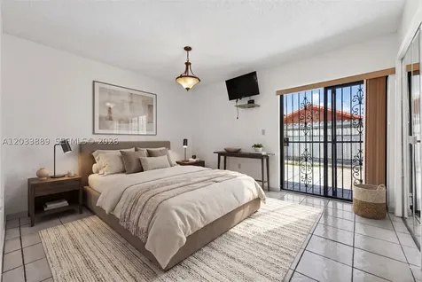 983 W 42nd Place Hialeah FL 33012