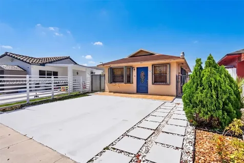 983 W 42nd Place Hialeah FL 33012