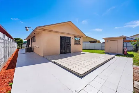 983 W 42nd Place Hialeah FL 33012