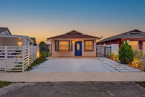 983 W 42nd Place Hialeah FL 33012