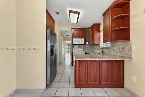 983 W 42nd Place Hialeah FL 33012