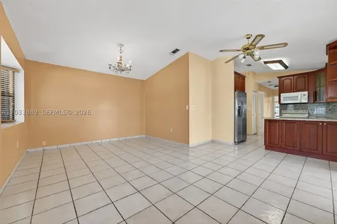 983 W 42nd Place Hialeah FL 33012