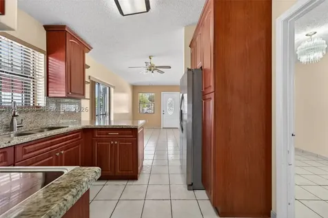 983 W 42nd Place Hialeah FL 33012