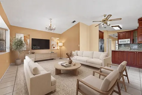 983 W 42nd Place Hialeah FL 33012