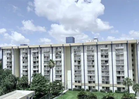 4550 NW 9th Street Miami FL 33126