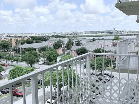 4550 NW 9th Street Miami FL 33126
