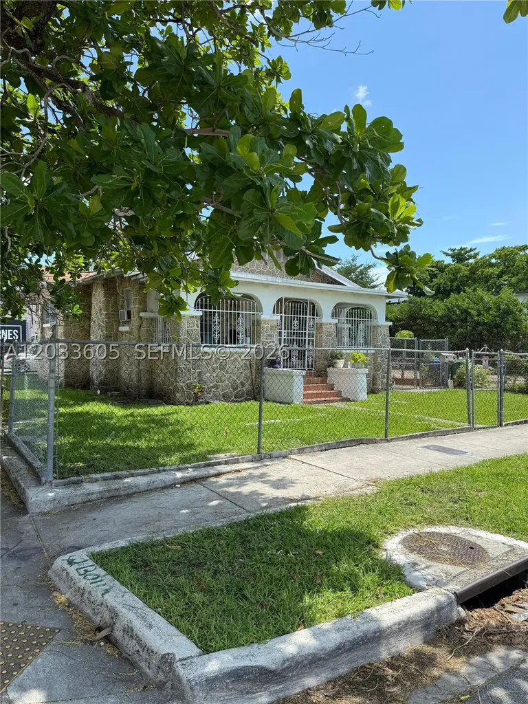 1269 NW 4th Street Miami FL 33125