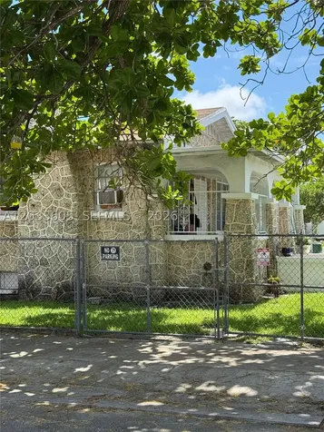 1269 NW 4th Street Miami FL 33125