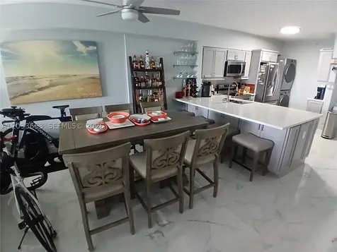 5099 NW 7th Street Miami FL 33126