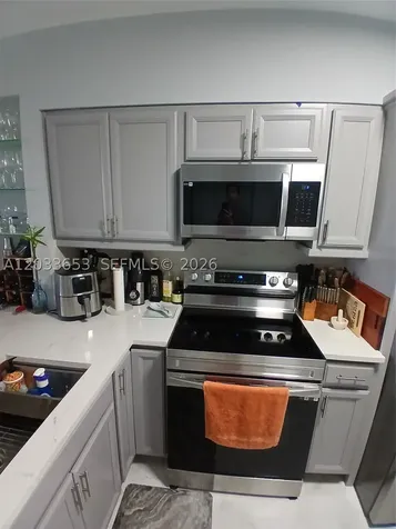 5099 NW 7th Street Miami FL 33126
