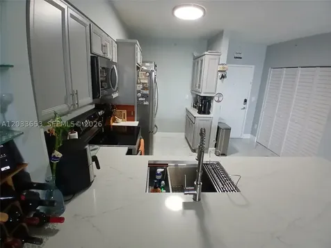 5099 NW 7th Street Miami FL 33126