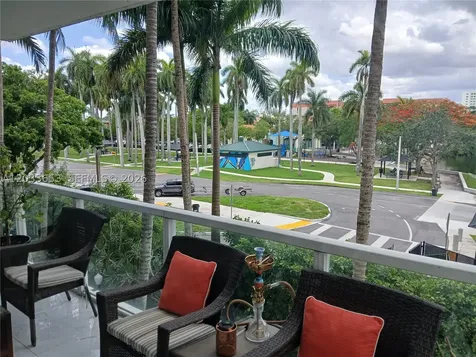 5099 NW 7th Street Miami FL 33126