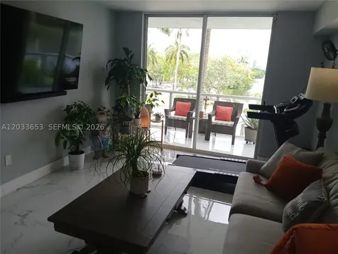 5099 NW 7th Street Miami FL 33126