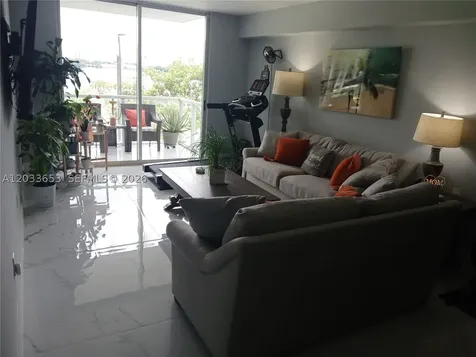 5099 NW 7th Street Miami FL 33126