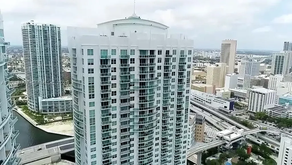 31 SE 5th Street Miami FL 33131