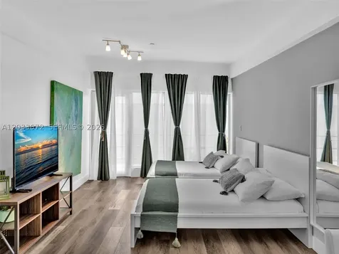 1052 Ocean Drive Miami Beach FL 33139