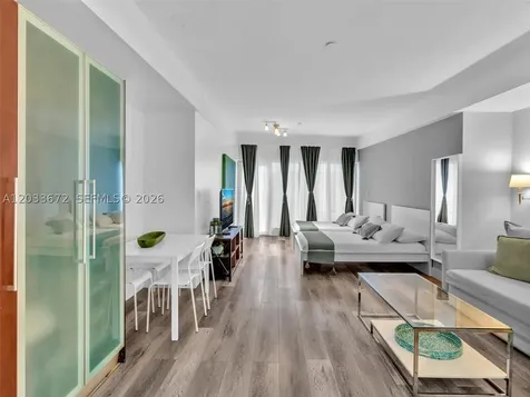 1052 Ocean Drive Miami Beach FL 33139