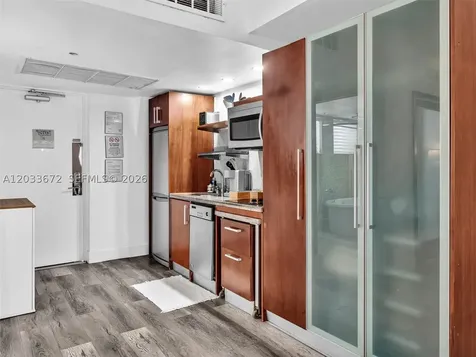 1052 Ocean Drive Miami Beach FL 33139