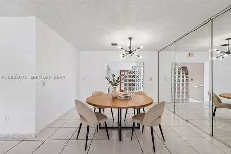 20 E 52nd Place Hialeah FL 33013