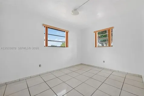 20 E 52nd Place Hialeah FL 33013