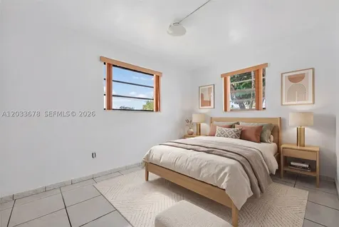 20 E 52nd Place Hialeah FL 33013