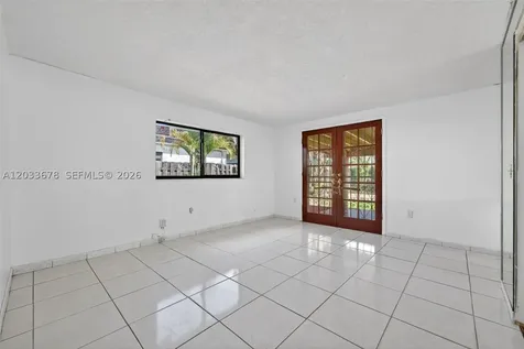 20 E 52nd Place Hialeah FL 33013