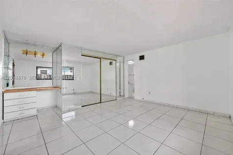 20 E 52nd Place Hialeah FL 33013