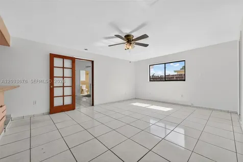 20 E 52nd Place Hialeah FL 33013
