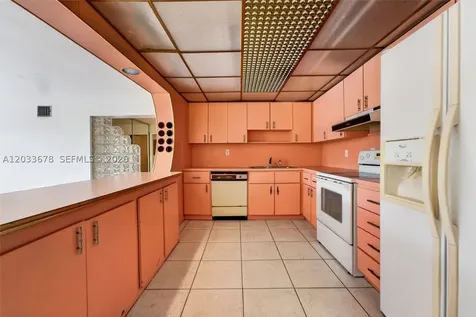 20 E 52nd Place Hialeah FL 33013
