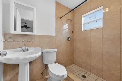 20 E 52nd Place Hialeah FL 33013