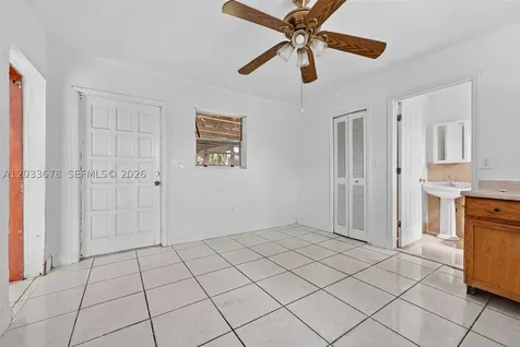 20 E 52nd Place Hialeah FL 33013