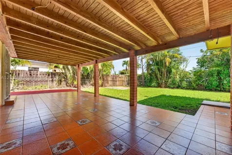 20 E 52nd Place Hialeah FL 33013