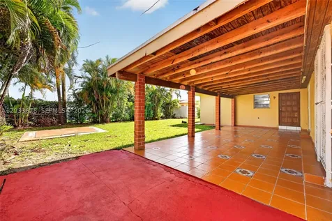 20 E 52nd Place Hialeah FL 33013