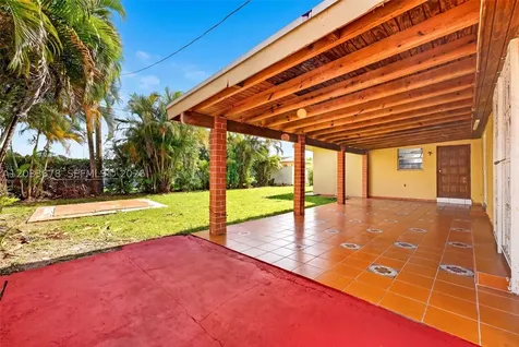 20 E 52nd Place Hialeah FL 33013