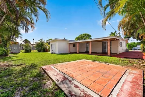 20 E 52nd Place Hialeah FL 33013