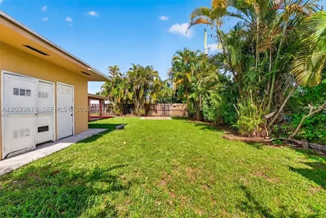 20 E 52nd Place Hialeah FL 33013