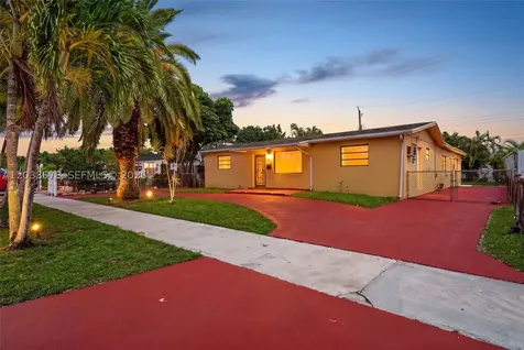 20 E 52nd Place Hialeah FL 33013