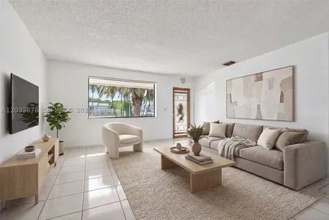 20 E 52nd Place Hialeah FL 33013