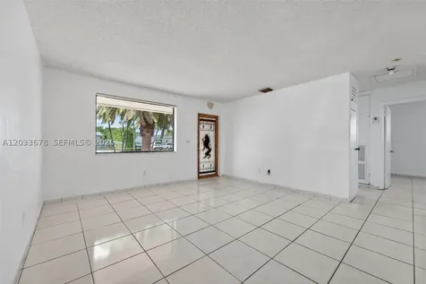 20 E 52nd Place Hialeah FL 33013
