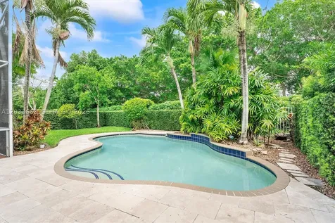 2013 Island Circle Weston FL 33326